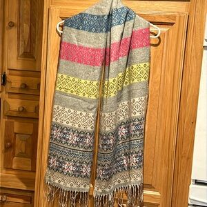 Beautiful multi-colored super soft like new scarf.